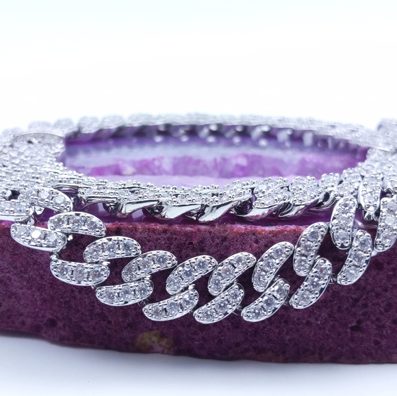 18" x 10mm Silver Finish Miami Cuban Chain - Picture 5 of 12